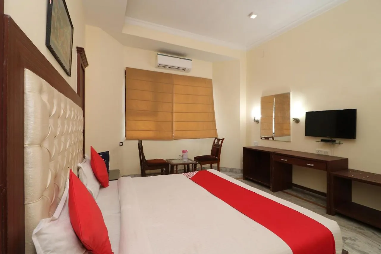 Oyo 26811 Moonlight Residency 3*, Gurgaon