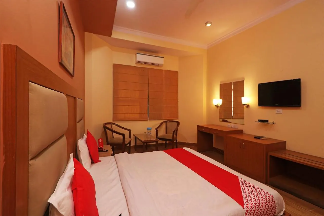 Hotel Oyo 26811 Moonlight Residency