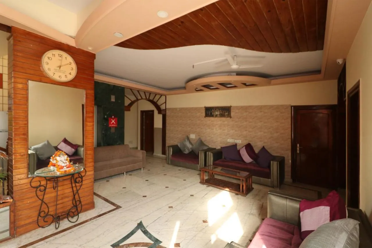 Hotel Oyo 26811 Moonlight Residency
