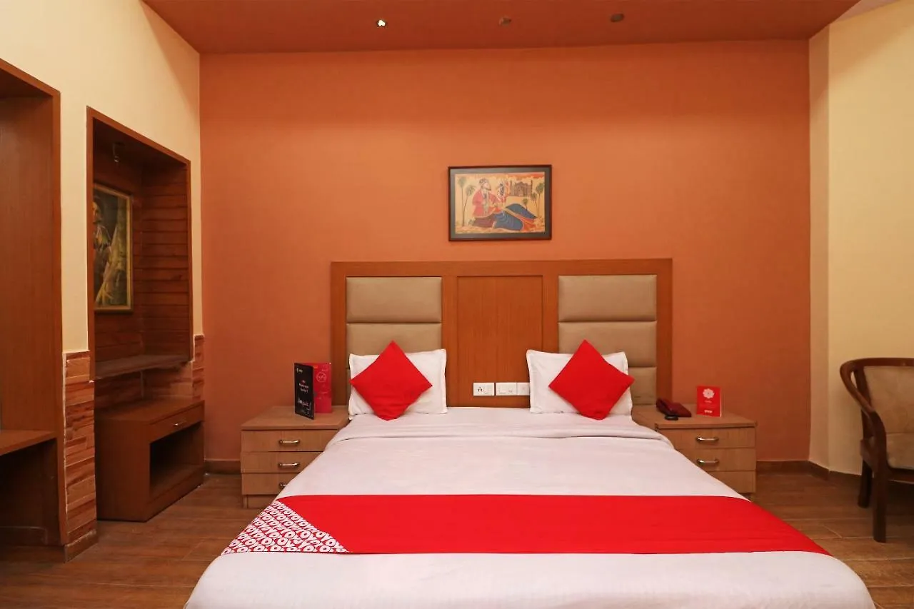 Oyo 26811 Moonlight Residency Hotel