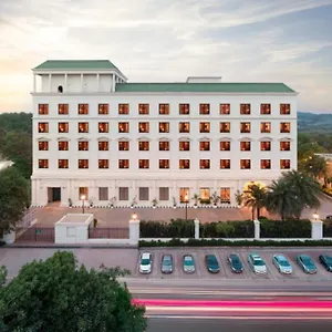 Dlf Club 3 Hotel